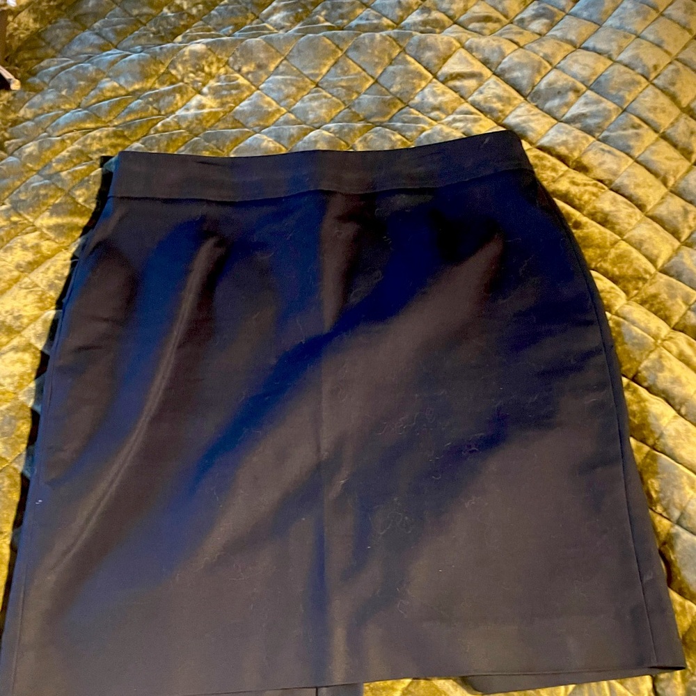 20” Black Banana Republic pencil skirt. Kick pleat Cotton/poly/elastin.
